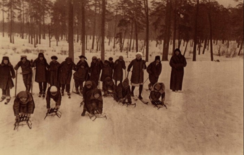 Winter sledding in the USSR Winter sledding in the USSR