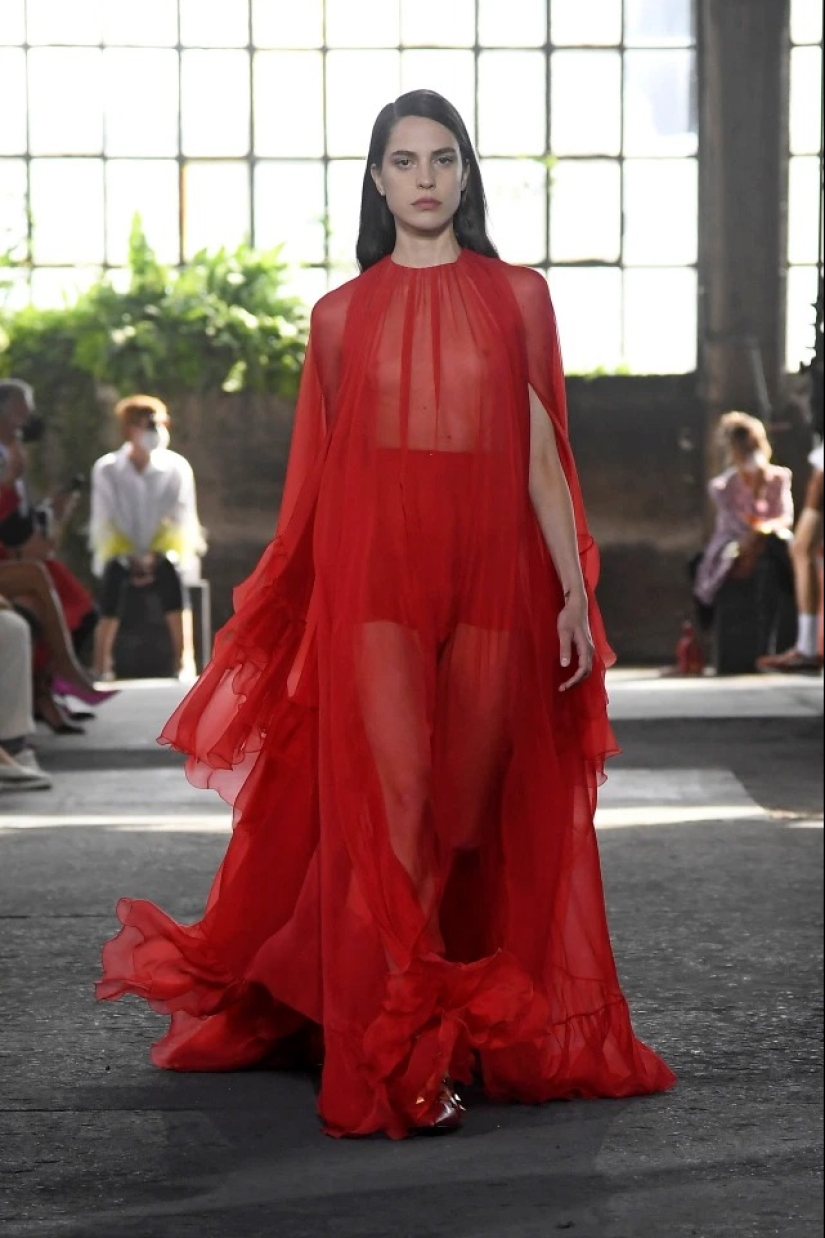 Without hesitation: why more women walking around without a bra