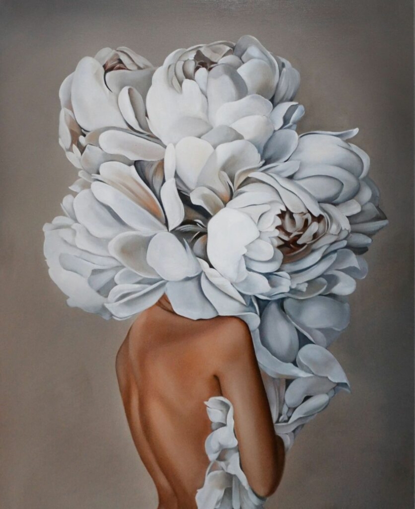 Women, flowers and animals: an amazing symbiosis in the paintings of Amy Judd