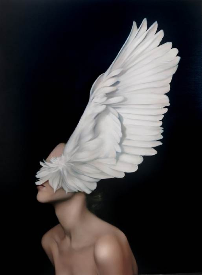 Women, flowers and animals: an amazing symbiosis in the paintings of Amy Judd