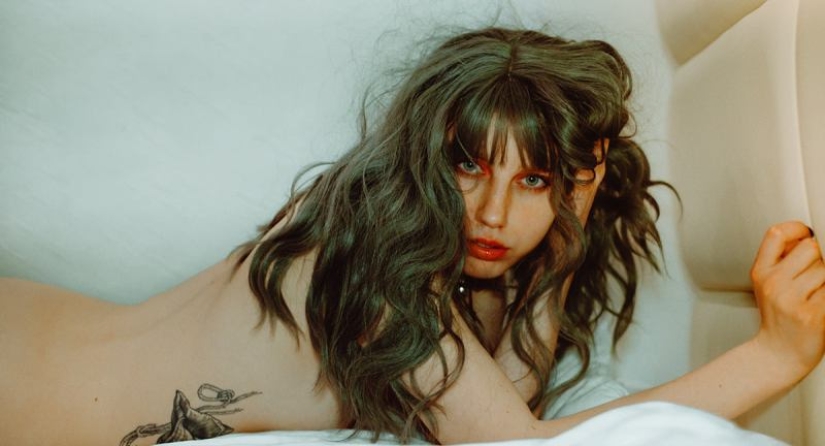 Women in daring portraits by Mark Olefirov