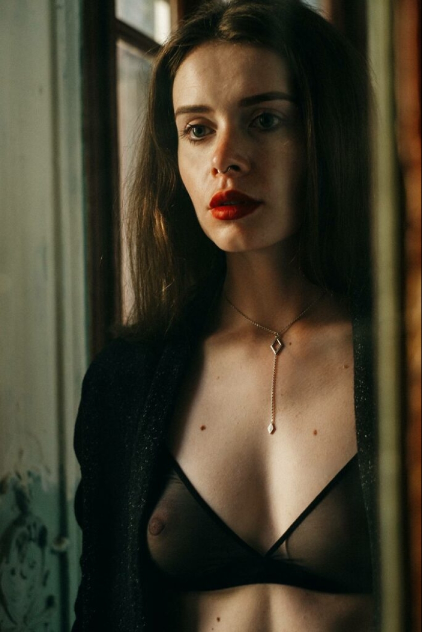 Women in daring portraits by Mark Olefirov