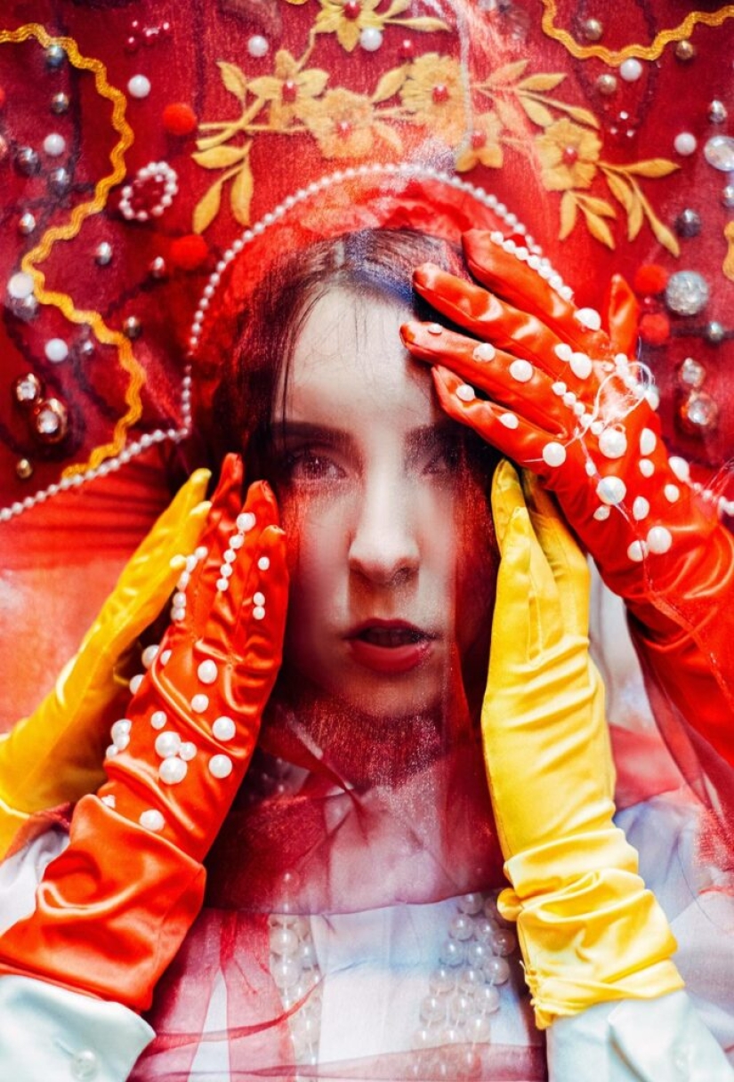 Women in daring portraits by Mark Olefirov