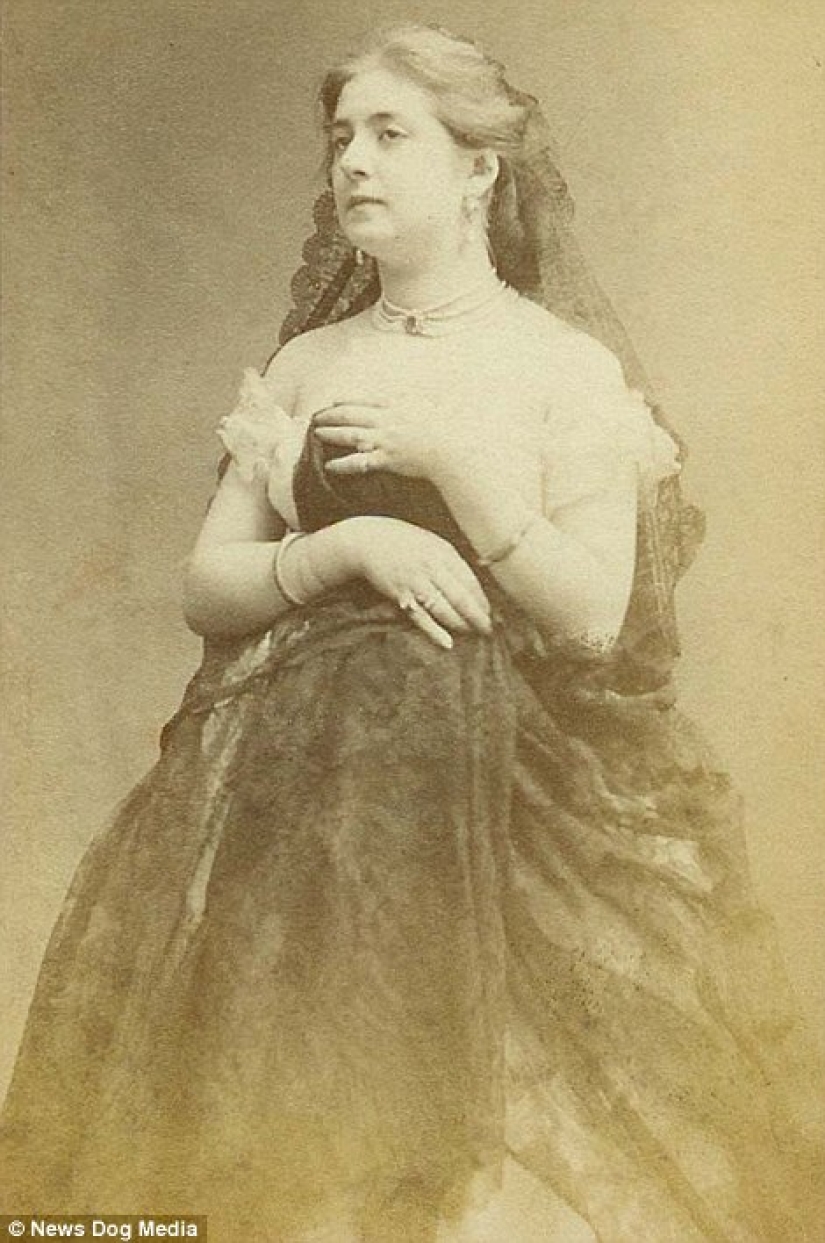 Women Who Ruled Paris from Bed: a scandalous catalog of 19th-century Parisian courtesans