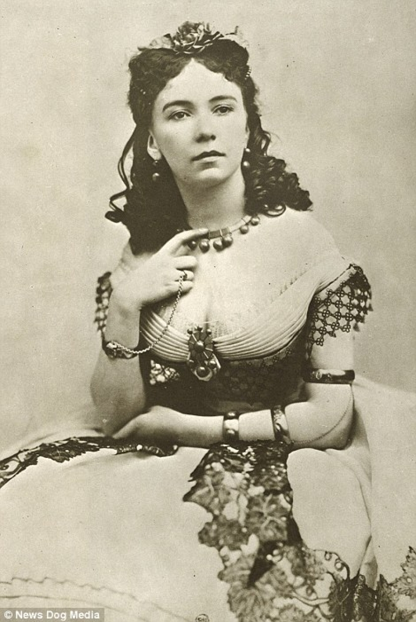 Women Who Ruled Paris from Bed: a scandalous catalog of 19th-century Parisian courtesans