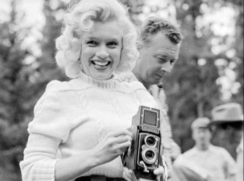 Yeso-la belleza no es un obstáculo: fotos raras de Marilyn Monroe en muletas Yeso-la belleza no es un obstáculo: fotos raras de Marilyn Monroe en muletas