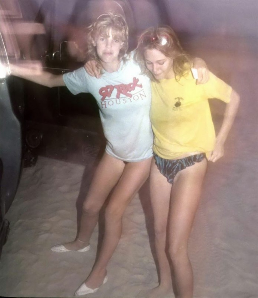 Young American women on the beaches of Texas in the 80s Young American women on the beaches of Texas in the 80s