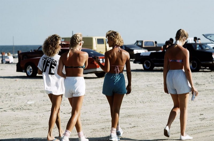 Young American women on the beaches of Texas in the 80s Young American women on the beaches of Texas in the 80s