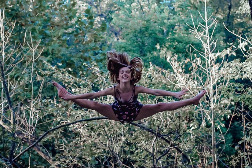 Young ballerinas on the streets of Dallas
