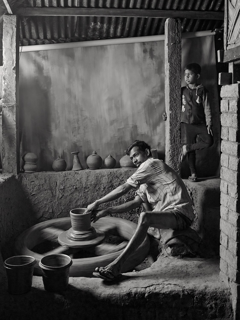 How to earn cleaner ears, a street astrologer and other representatives of vanishing professions in India